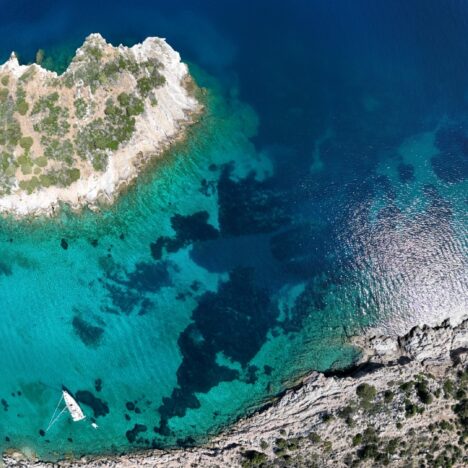 2025-04 Ankerplatz Askeli Beach vor Kiani Akti POROS GR